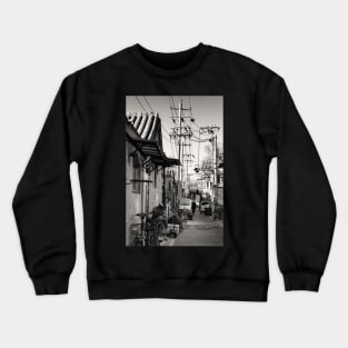 In Beijing's alleyway-under the wire Crewneck Sweatshirt